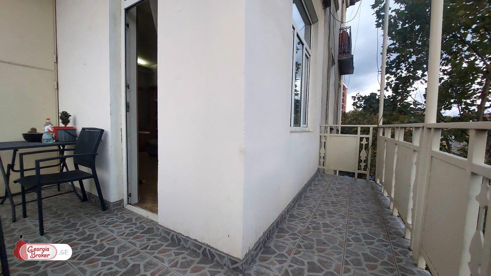 продается квартира с новым ремонтом 5-комнат